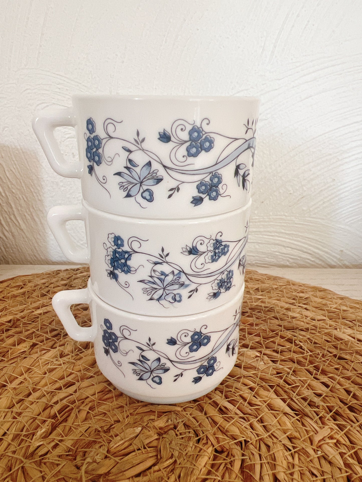 Tasse arcopal Antar fleurs bleu