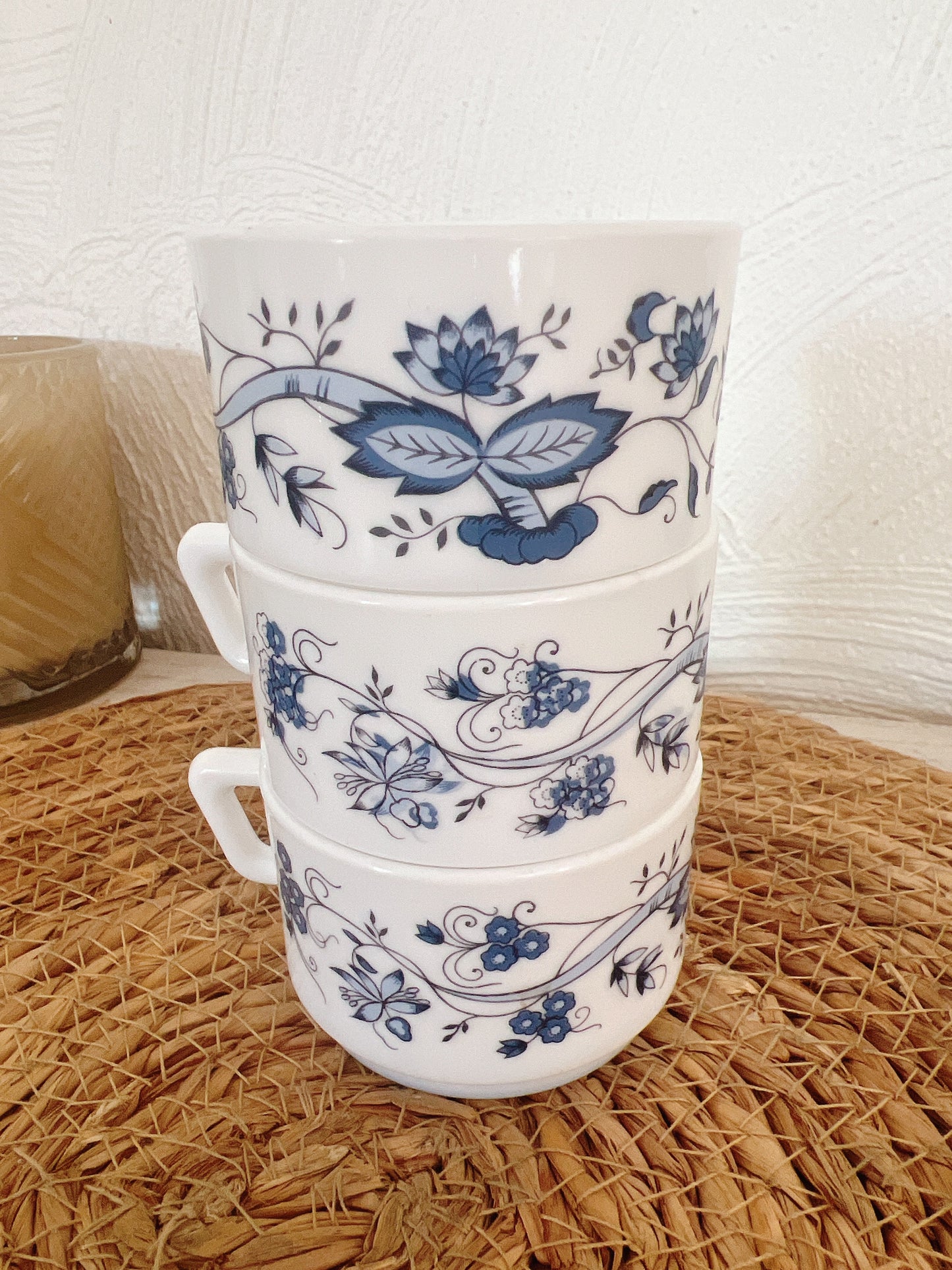 Tasse arcopal Antar fleurs bleu