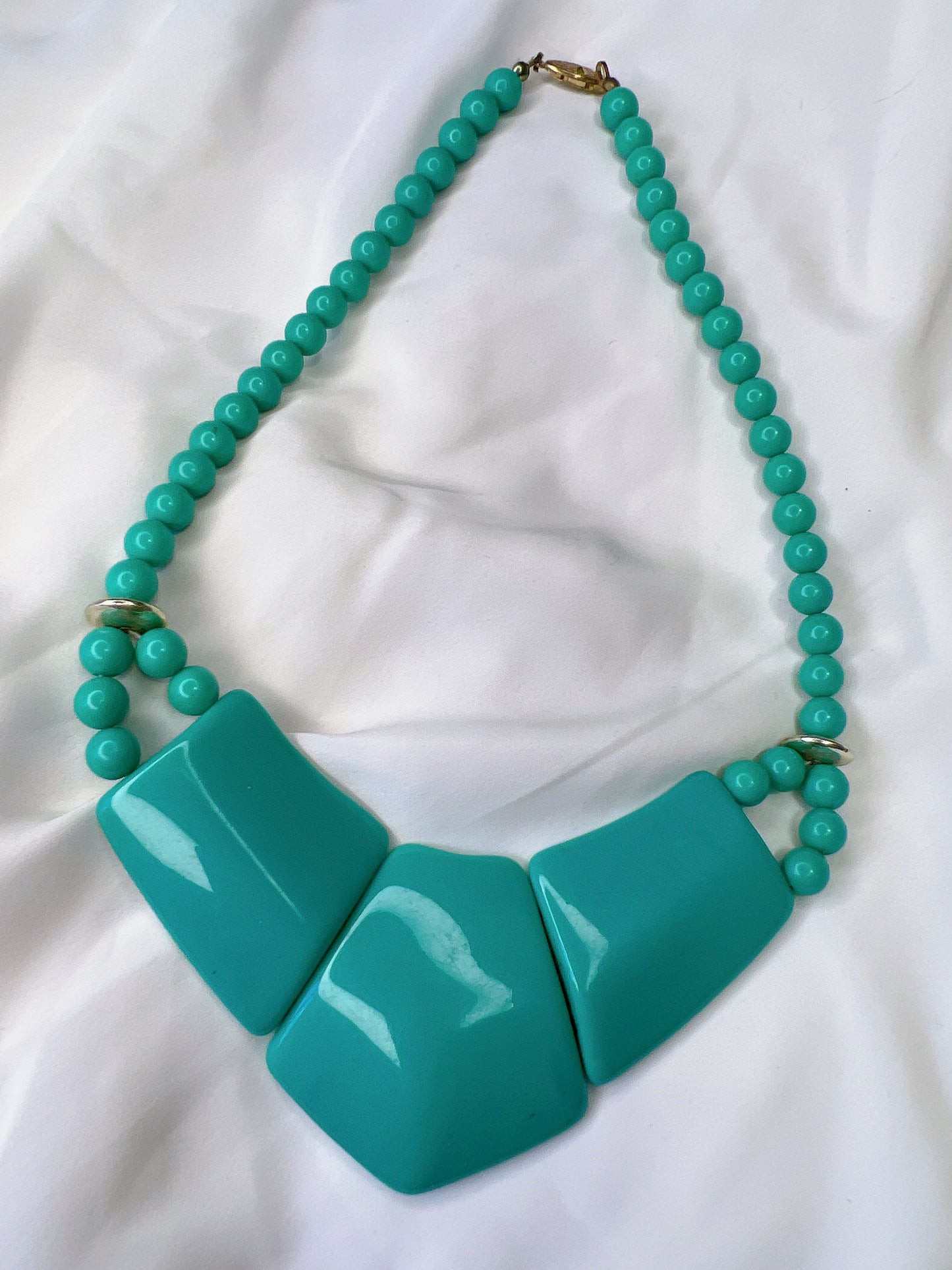 Collier Plastron